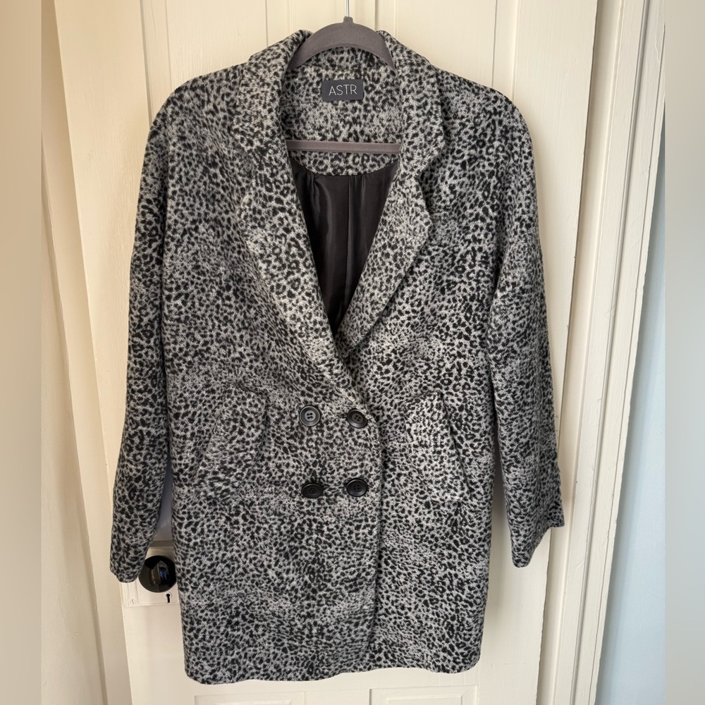 ASTR Women's Black and Gray Teddy Jacket